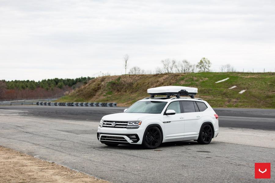  Volkswagen Atlas R-Line on Vossen Wheels (CV10) 2019 года  (фото 20 из 53)